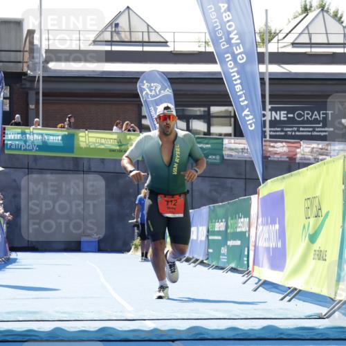 09.08.2026 - GEWOBA Citytriathlon Bremen Yannick Fuchs http://msf.ph/oto/9941870 09.08.2026 14:05:24 Ziel 712 meine-sportfotos.de