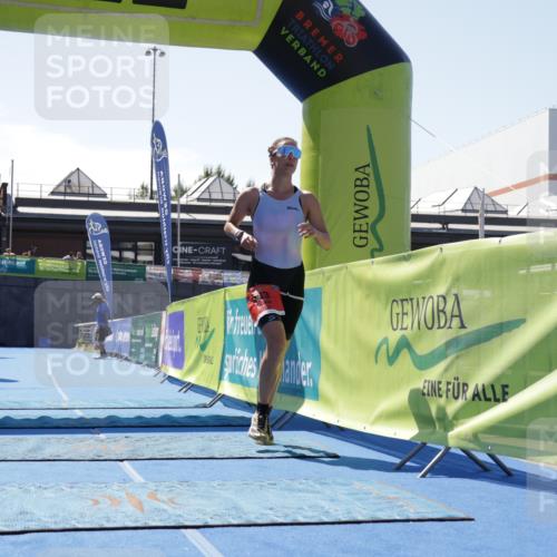 09.08.2026 - GEWOBA Citytriathlon Bremen Yannick Fuchs http://msf.ph/oto/9941876 09.08.2026 14:05:53 Ziel 983 meine-sportfotos.de