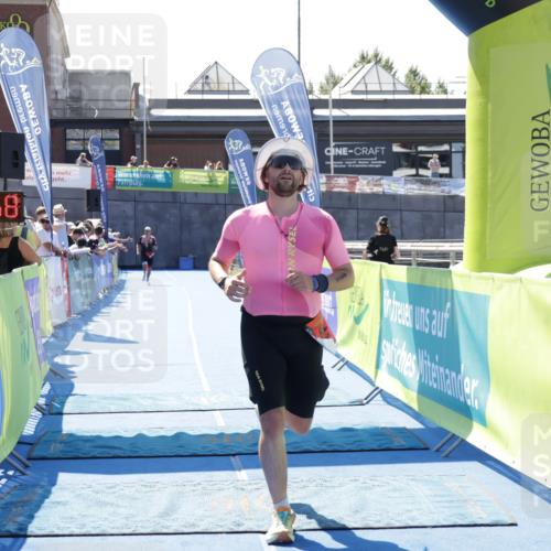 09.08.2026 - GEWOBA Citytriathlon Bremen Yannick Fuchs http://msf.ph/oto/9941996 09.08.2026 14:08:21 Ziel 692, 793 meine-sportfotos.de