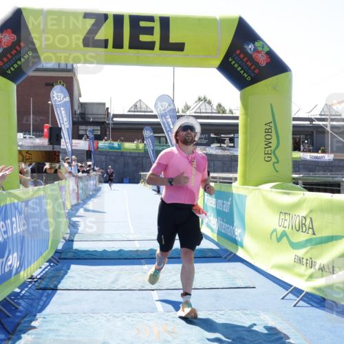 09.08.2026 - GEWOBA Citytriathlon Bremen Yannick Fuchs http://msf.ph/oto/9941998 09.08.2026 14:08:21 Ziel 692, 793 meine-sportfotos.de