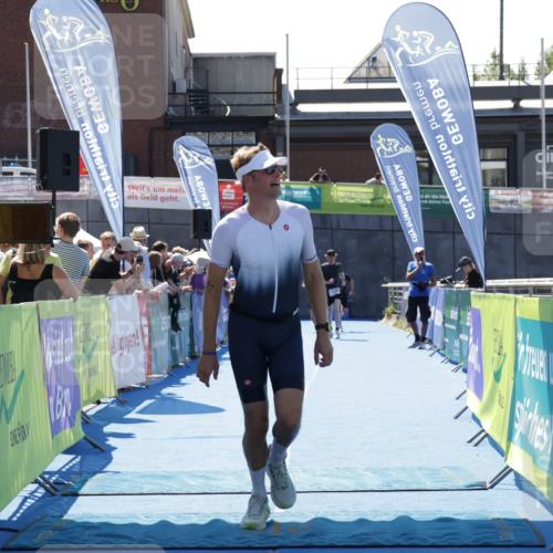 09.08.2026 - GEWOBA Citytriathlon Bremen Yannick Fuchs http://msf.ph/oto/9942111 09.08.2026 14:09:50 Ziel 791, 820 meine-sportfotos.de