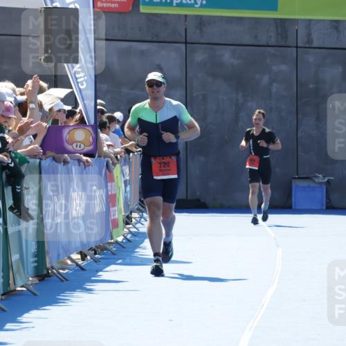 09.08.2026 - GEWOBA Citytriathlon Bremen Yannick Fuchs http://msf.ph/oto/9942130 09.08.2026 14:10:03 Ziel 898 meine-sportfotos.de