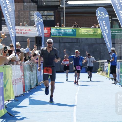 09.08.2026 - GEWOBA Citytriathlon Bremen Yannick Fuchs http://msf.ph/oto/9942149 09.08.2026 14:10:37 Ziel 707, 1147 meine-sportfotos.de