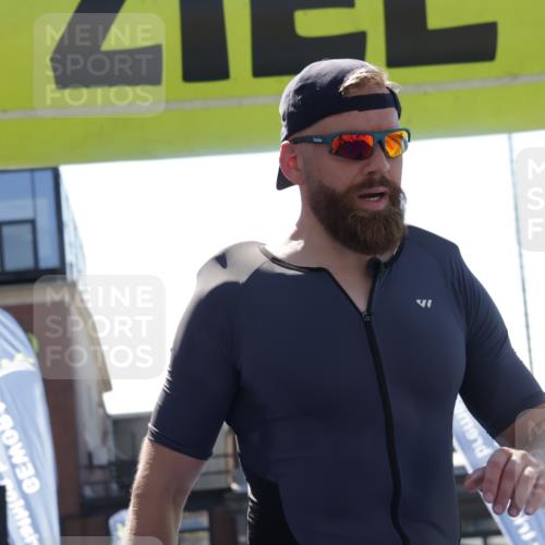 09.08.2026 - GEWOBA Citytriathlon Bremen Yannick Fuchs http://msf.ph/oto/9942185 09.08.2026 14:11:14 Ziel 729 meine-sportfotos.de