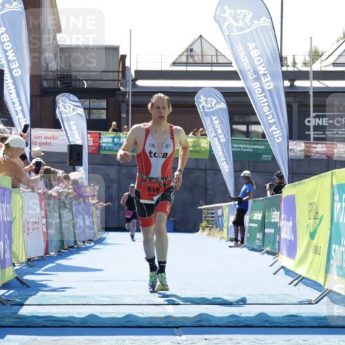 09.08.2026 - GEWOBA Citytriathlon Bremen Yannick Fuchs http://msf.ph/oto/9942191 09.08.2026 14:11:28 Ziel 818 meine-sportfotos.de