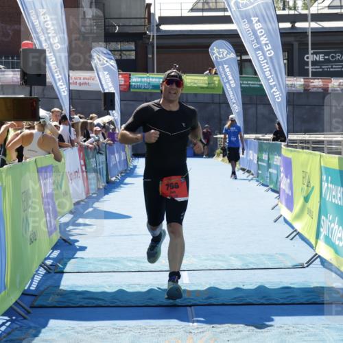 09.08.2026 - GEWOBA Citytriathlon Bremen Yannick Fuchs http://msf.ph/oto/9942219 09.08.2026 14:11:46 Ziel 756 meine-sportfotos.de