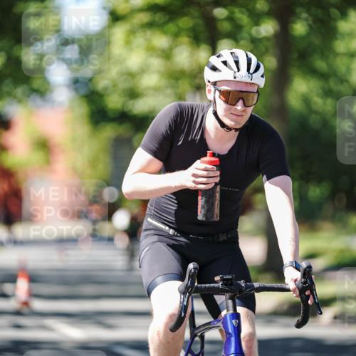 09.08.2026 - GEWOBA Citytriathlon Bremen Michael Burmester http://msf.ph/oto/9942484 09.08.2026 14:30:25 Radfahren 26, 27, 79, 118, 139, 159, 169, 270, 304, 374, 433 meine-sportfotos.de