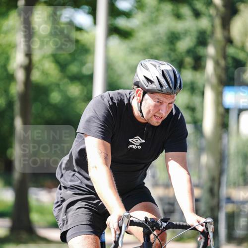 09.08.2026 - GEWOBA Citytriathlon Bremen Michael Burmester http://msf.ph/oto/9943503 09.08.2026 14:47:45 Radfahren 104, 387, 491, 492 meine-sportfotos.de