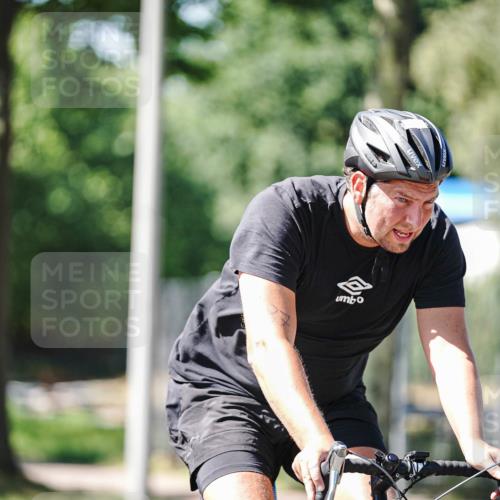 09.08.2026 - GEWOBA Citytriathlon Bremen Michael Burmester http://msf.ph/oto/9943504 09.08.2026 14:47:45 Radfahren 104, 387, 491, 492 meine-sportfotos.de
