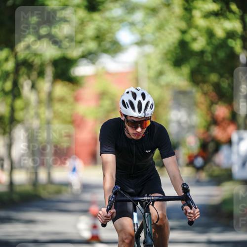 09.08.2026 - GEWOBA Citytriathlon Bremen Michael Burmester http://msf.ph/oto/9943657 09.08.2026 10:24:24 Radfahren 286, 297, 393 meine-sportfotos.de