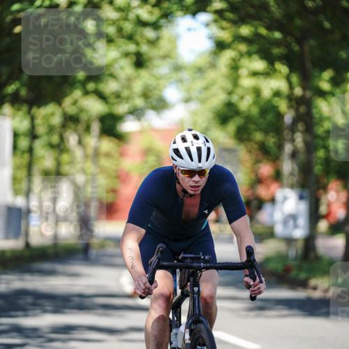 09.08.2026 - GEWOBA Citytriathlon Bremen Michael Burmester http://msf.ph/oto/9943694 09.08.2026 10:25:29 Radfahren 301, 323, 336, 345, 360, 376, 427 meine-sportfotos.de