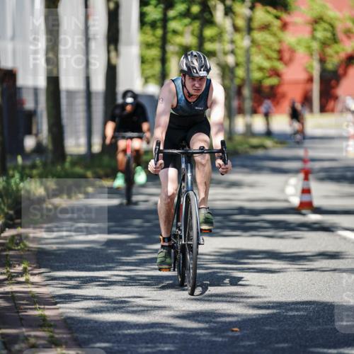 09.08.2026 - GEWOBA Citytriathlon Bremen Michael Burmester http://msf.ph/oto/9943858 09.08.2026 10:29:04 Radfahren 325, 343, 356, 392, 437, 517, 519 meine-sportfotos.de