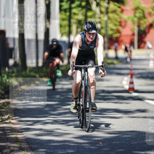 09.08.2026 - GEWOBA Citytriathlon Bremen Michael Burmester http://msf.ph/oto/9943860 09.08.2026 10:29:04 Radfahren 325, 343, 356, 392, 437, 517, 519 meine-sportfotos.de