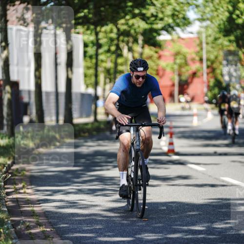 09.08.2026 - GEWOBA Citytriathlon Bremen Michael Burmester http://msf.ph/oto/9943877 09.08.2026 10:29:09 Radfahren 325, 343, 352, 392, 396, 437, 519 meine-sportfotos.de