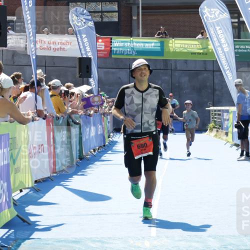 09.08.2026 - GEWOBA Citytriathlon Bremen Yannick Fuchs http://msf.ph/oto/9943958 09.08.2026 14:13:32 Ziel 690 meine-sportfotos.de