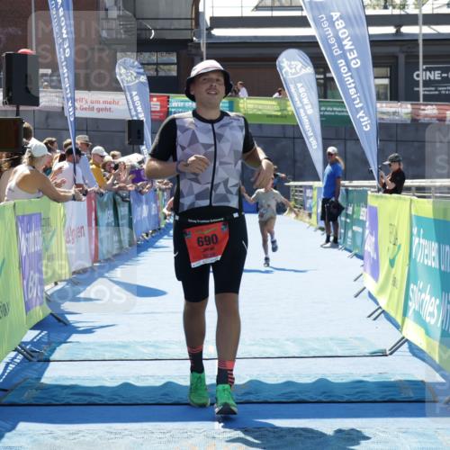09.08.2026 - GEWOBA Citytriathlon Bremen Yannick Fuchs http://msf.ph/oto/9943964 09.08.2026 14:13:35 Ziel 690, 748 meine-sportfotos.de