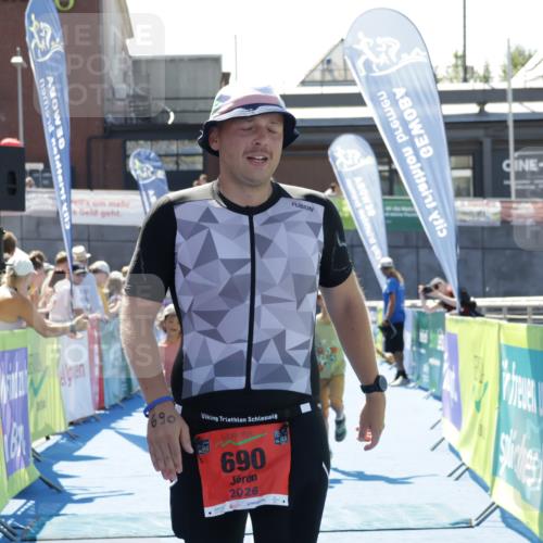 09.08.2026 - GEWOBA Citytriathlon Bremen Yannick Fuchs http://msf.ph/oto/9943974 09.08.2026 14:13:37 Ziel 690, 748 meine-sportfotos.de