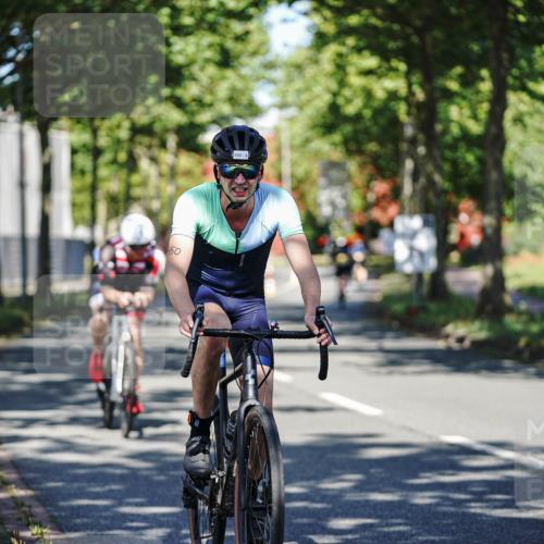 09.08.2026 - GEWOBA Citytriathlon Bremen Michael Burmester http://msf.ph/oto/9944041 09.08.2026 10:30:17 Radfahren 221, 294, 313, 350, 366, 407 meine-sportfotos.de