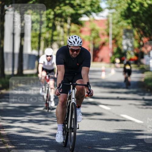 09.08.2026 - GEWOBA Citytriathlon Bremen Michael Burmester http://msf.ph/oto/9944067 09.08.2026 10:30:27 Radfahren 221, 294, 382, 407, 520 meine-sportfotos.de