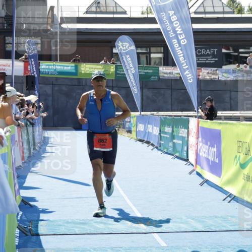 09.08.2026 - GEWOBA Citytriathlon Bremen Yannick Fuchs http://msf.ph/oto/9944122 09.08.2026 14:14:25 Ziel 862 meine-sportfotos.de