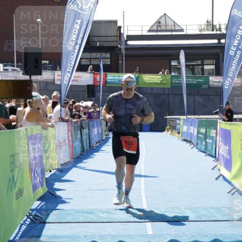09.08.2026 - GEWOBA Citytriathlon Bremen Yannick Fuchs http://msf.ph/oto/9944166 09.08.2026 14:14:51 Ziel 703 meine-sportfotos.de