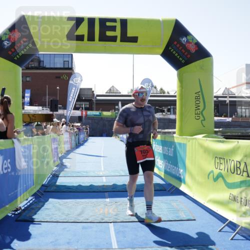 09.08.2026 - GEWOBA Citytriathlon Bremen Yannick Fuchs http://msf.ph/oto/9944173 09.08.2026 14:14:53 Ziel 703 meine-sportfotos.de