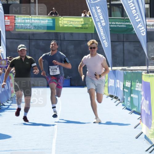 09.08.2026 - GEWOBA Citytriathlon Bremen Yannick Fuchs http://msf.ph/oto/9944185 09.08.2026 14:15:09 Ziel 1115 meine-sportfotos.de