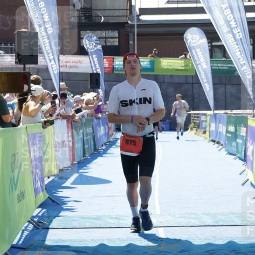 09.08.2026 - GEWOBA Citytriathlon Bremen Yannick Fuchs http://msf.ph/oto/9944229 09.08.2026 14:15:54 Ziel 875 meine-sportfotos.de
