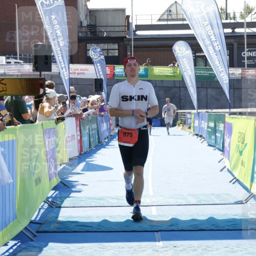09.08.2026 - GEWOBA Citytriathlon Bremen Yannick Fuchs http://msf.ph/oto/9944231 09.08.2026 14:15:54 Ziel 875 meine-sportfotos.de