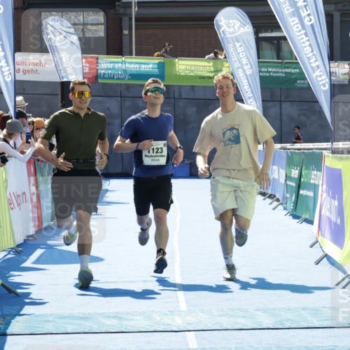 09.08.2026 - GEWOBA Citytriathlon Bremen Yannick Fuchs http://msf.ph/oto/9944248 09.08.2026 14:16:00 Ziel 1123 meine-sportfotos.de