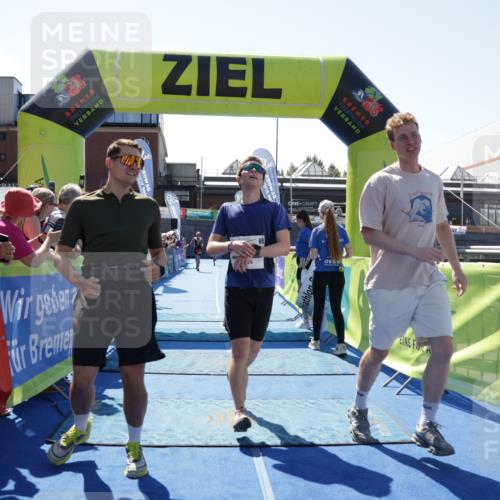 09.08.2026 - GEWOBA Citytriathlon Bremen Yannick Fuchs http://msf.ph/oto/9944271 09.08.2026 14:16:02 Ziel 1123 meine-sportfotos.de