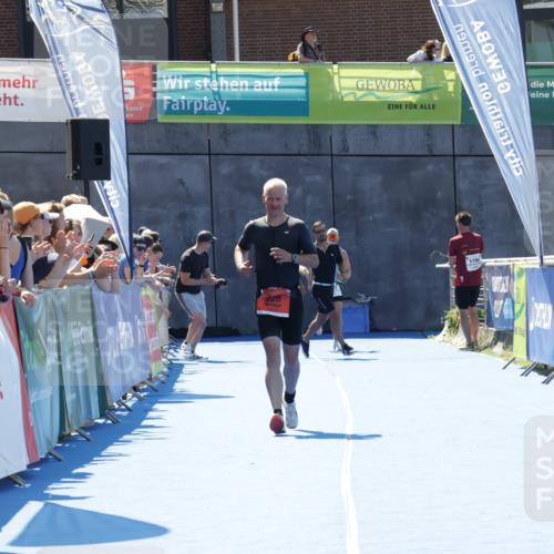 09.08.2026 - GEWOBA Citytriathlon Bremen Yannick Fuchs http://msf.ph/oto/9944469 09.08.2026 14:17:55 Ziel 826 meine-sportfotos.de