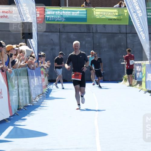 09.08.2026 - GEWOBA Citytriathlon Bremen Yannick Fuchs http://msf.ph/oto/9944470 09.08.2026 14:17:55 Ziel 826 meine-sportfotos.de