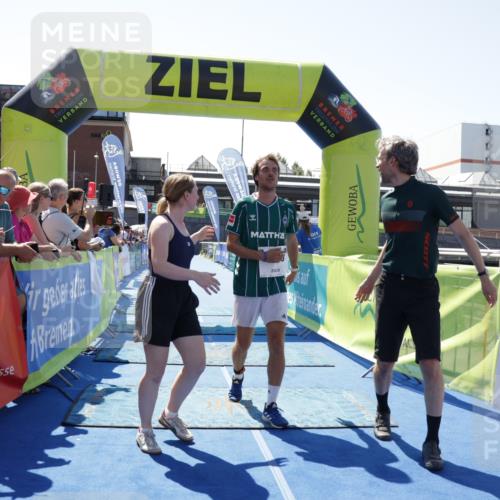 09.08.2026 - GEWOBA Citytriathlon Bremen Yannick Fuchs http://msf.ph/oto/9944613 09.08.2026 14:18:49 Ziel 1159 meine-sportfotos.de