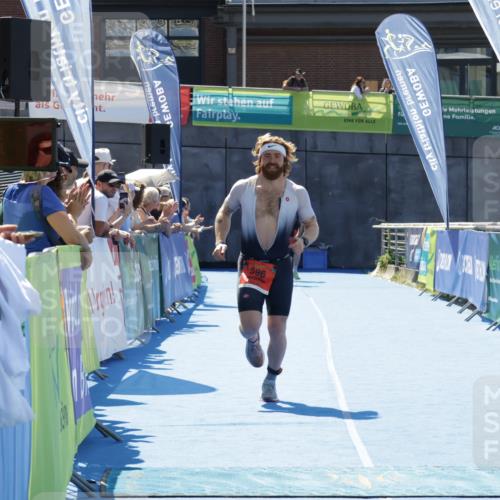 09.08.2026 - GEWOBA Citytriathlon Bremen Yannick Fuchs http://msf.ph/oto/9944644 09.08.2026 14:19:02 Ziel 596 meine-sportfotos.de