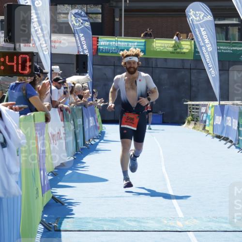 09.08.2026 - GEWOBA Citytriathlon Bremen Yannick Fuchs http://msf.ph/oto/9944646 09.08.2026 14:19:02 Ziel 596 meine-sportfotos.de