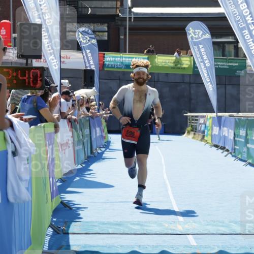 09.08.2026 - GEWOBA Citytriathlon Bremen Yannick Fuchs http://msf.ph/oto/9944648 09.08.2026 14:19:03 Ziel 596 meine-sportfotos.de