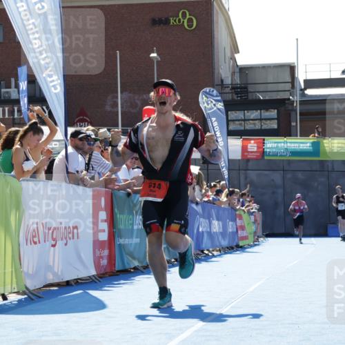 09.08.2026 - GEWOBA Citytriathlon Bremen Yannick Fuchs http://msf.ph/oto/9945036 09.08.2026 14:21:26 Ziel 614 meine-sportfotos.de