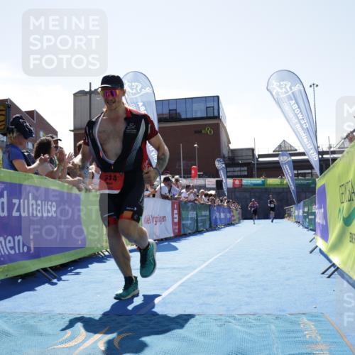 09.08.2026 - GEWOBA Citytriathlon Bremen Yannick Fuchs http://msf.ph/oto/9945046 09.08.2026 14:21:28 Ziel 614 meine-sportfotos.de