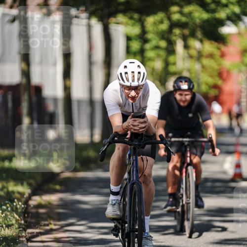 09.08.2026 - GEWOBA Citytriathlon Bremen Michael Burmester http://msf.ph/oto/9945112 09.08.2026 10:37:51 Radfahren 45, 229, 237, 387 meine-sportfotos.de