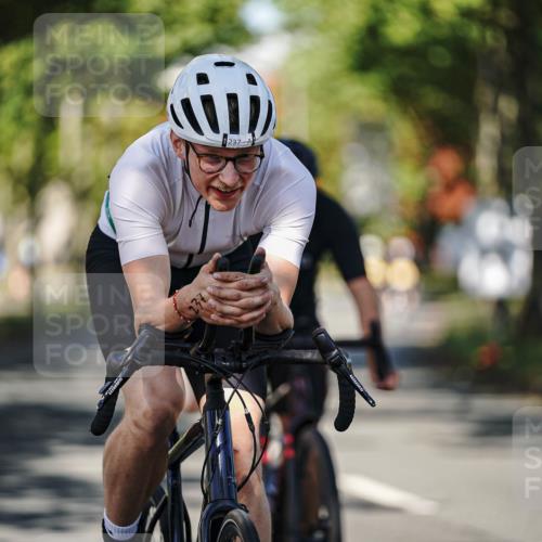 09.08.2026 - GEWOBA Citytriathlon Bremen Michael Burmester http://msf.ph/oto/9945115 09.08.2026 10:37:52 Radfahren 45, 229, 237, 387 meine-sportfotos.de
