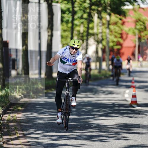 09.08.2026 - GEWOBA Citytriathlon Bremen Michael Burmester http://msf.ph/oto/9945141 09.08.2026 10:38:19 Radfahren 49, 117, 127, 171, 183, 310, 409 meine-sportfotos.de