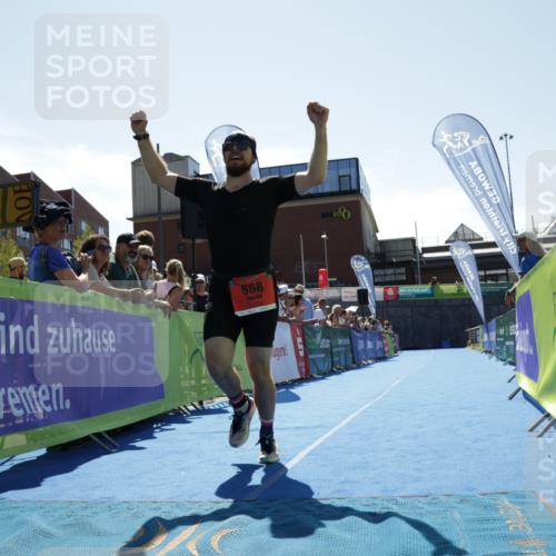 09.08.2026 - GEWOBA Citytriathlon Bremen Yannick Fuchs http://msf.ph/oto/9945188 09.08.2026 14:22:11 Ziel 568 meine-sportfotos.de