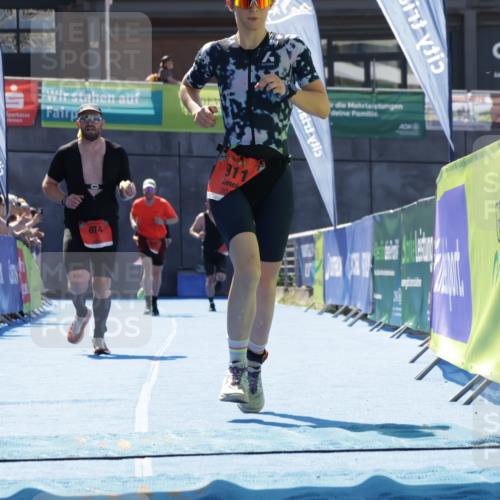 09.08.2026 - GEWOBA Citytriathlon Bremen Yannick Fuchs http://msf.ph/oto/9945230 09.08.2026 14:22:43 Ziel 874, 911 meine-sportfotos.de