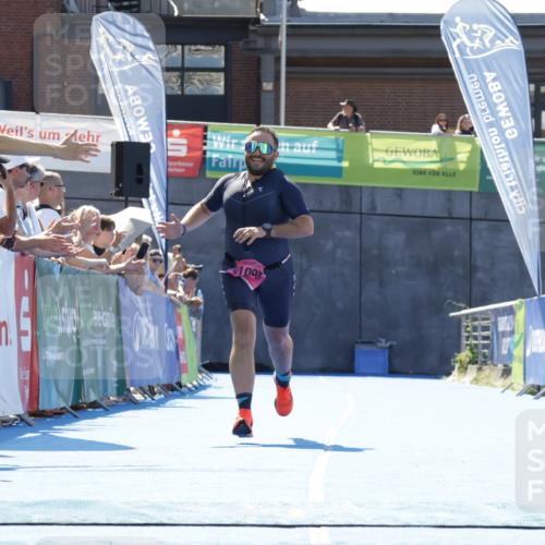 09.08.2026 - GEWOBA Citytriathlon Bremen Yannick Fuchs http://msf.ph/oto/9945293 09.08.2026 14:23:04 Ziel 1003, 1003 meine-sportfotos.de