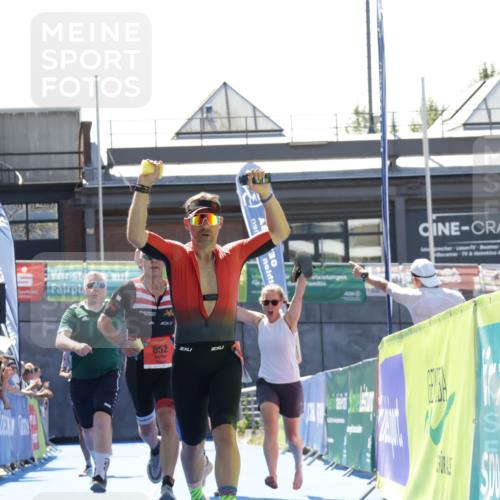 09.08.2026 - GEWOBA Citytriathlon Bremen Yannick Fuchs http://msf.ph/oto/9945465 09.08.2026 14:24:29 Ziel 807, 852, 1015, 1015, 1136 meine-sportfotos.de