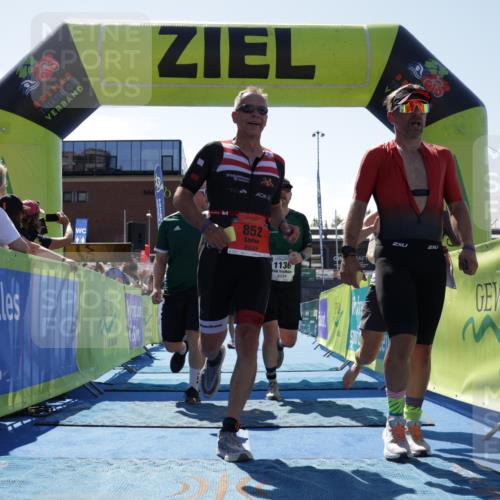 09.08.2026 - GEWOBA Citytriathlon Bremen Yannick Fuchs http://msf.ph/oto/9945481 09.08.2026 14:24:32 Ziel 807, 852, 857, 1136 meine-sportfotos.de