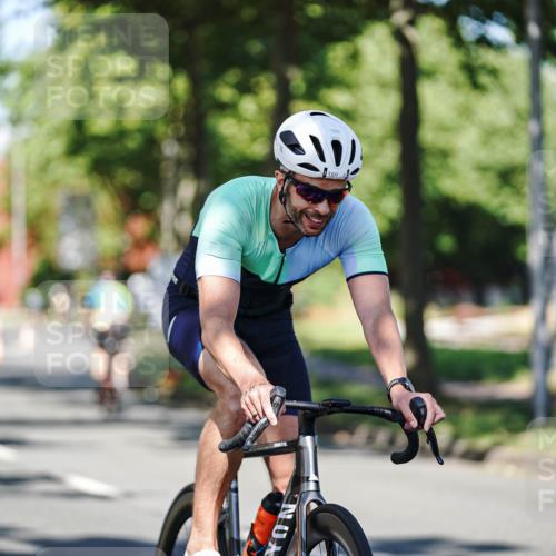 09.08.2026 - GEWOBA Citytriathlon Bremen Michael Burmester http://msf.ph/oto/9945583 09.08.2026 10:43:06 Radfahren 321, 323, 389, 393, 427 meine-sportfotos.de