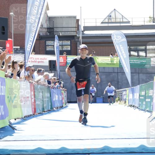 09.08.2026 - GEWOBA Citytriathlon Bremen Yannick Fuchs http://msf.ph/oto/9945635 09.08.2026 14:26:43 Ziel 871 meine-sportfotos.de