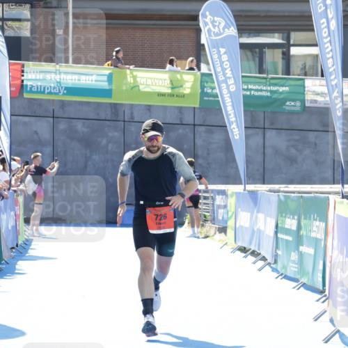 09.08.2026 - GEWOBA Citytriathlon Bremen Yannick Fuchs http://msf.ph/oto/9945714 09.08.2026 14:27:59 Ziel 726 meine-sportfotos.de